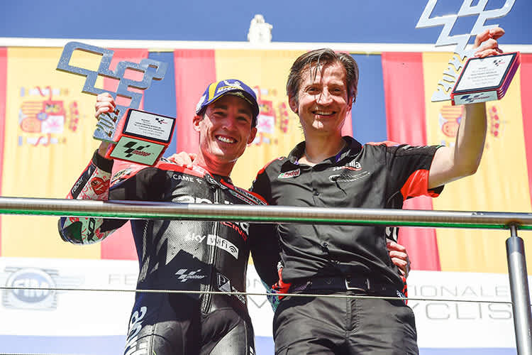 Aleix Espargaró mit Aprilia-Rennchef Massimo Rivola