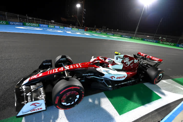 Guanyu Zhou im Alfa Romeo