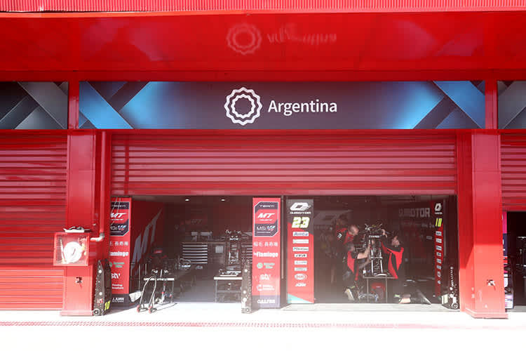 Einige Boxen in Las Termas sind schon vollgeräumt