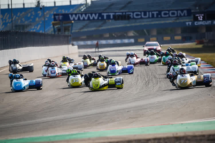 Start zum zweiten Rennen der IDM Seitenwagen auf dem TT Circuit in Assen