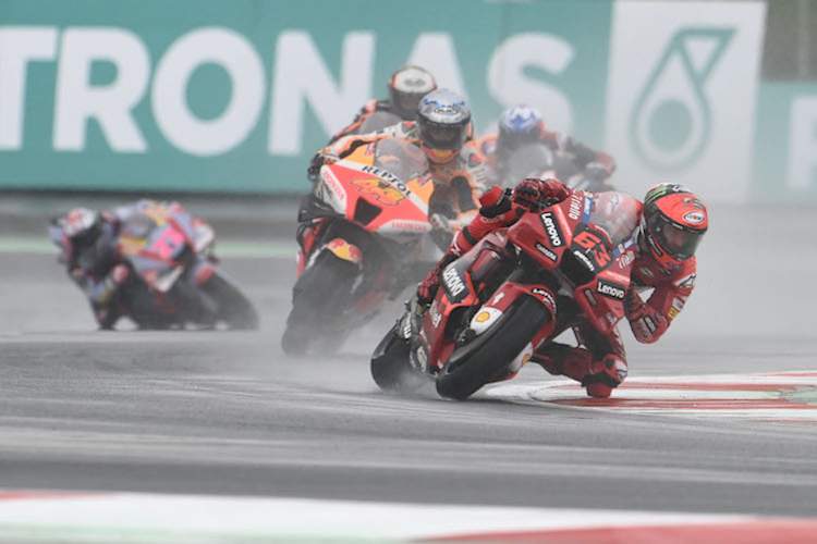 Pecco Bagnaia am Boden