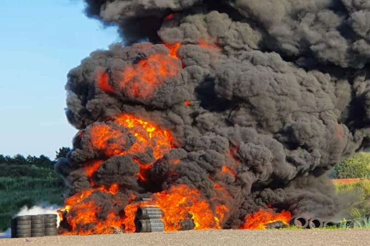 Auf Twitter wurden zahlreiche Bilder des Brandes veröffentlicht