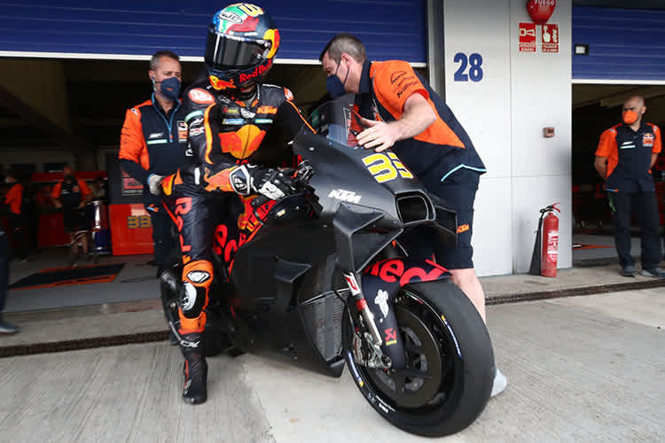 Brad Binder mit dem 2022-Prototyp von KTM in Jerez