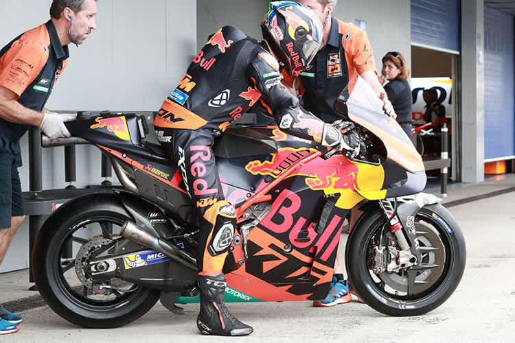 Brad Binder – natürlich mit Karbonschwinge 