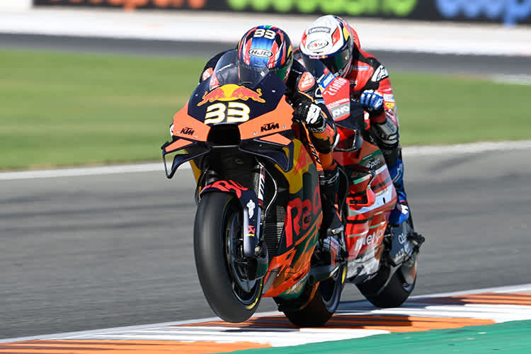 Im Rennen von Valencia: Brad Binder vor Danilo Petrucci 