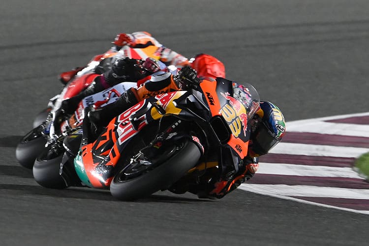 Brad Binder (33) hat gerade Marc Márquez überholt