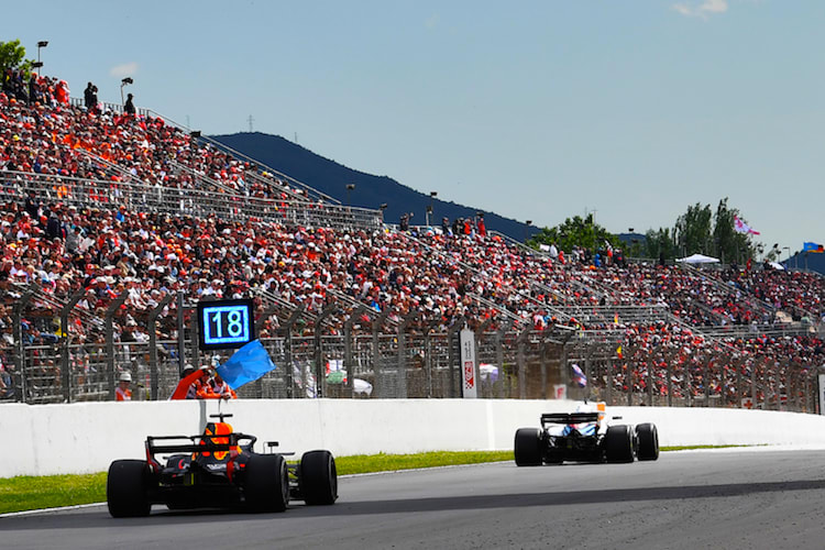 2018: Blaue Flagge für den Williams mit Nummer 18