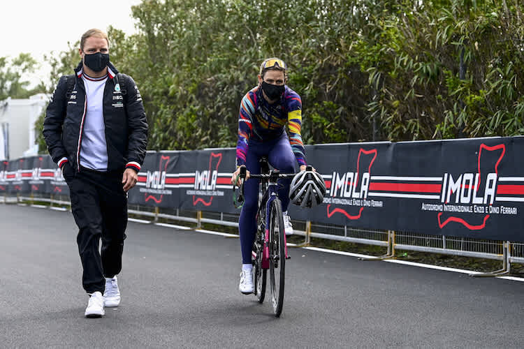 Valtteri Bottas mit seiner Freundin Tiffany Cromwell