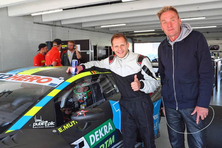 Stefan Bradl und Eddie Mielke (v.li) - das IDM Empfangs-Duo ist schon vor Ort