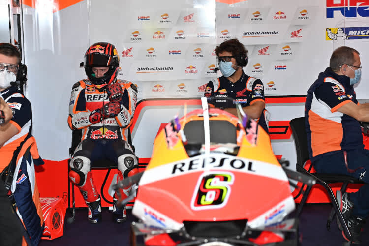Stefan Bradl in der Honda-Box: Masken sind Standard
