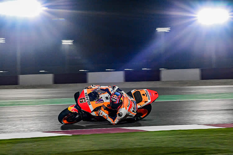 Stefan Bradl: Bisher 0,424 sec langsamer als beim Test