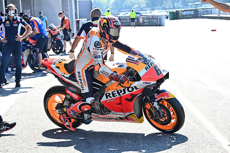 Stefan Bradl rollte kurz nach 9.55 Uhr aus der Box