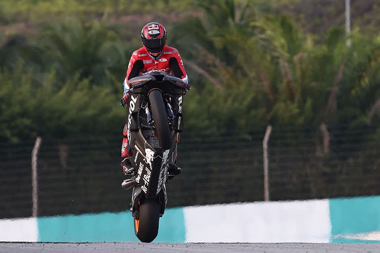 Stefan Bradl: Ein Wheelie für den SPEEDWEEK.com-Fotografen David Goldman von der Agentur Gold & Goose