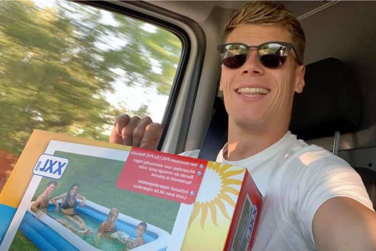 Ricardo Brink als Pool-Boy