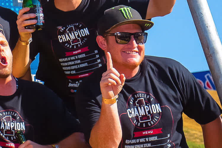 Ricky Carmichael feiert den Gewinn der US Nationals 2016 als Teambesitzer