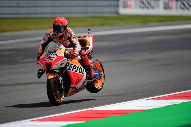 Marc Márquez kurz vor dem Einlenkpunkt in Kurve 1 von Portimão
