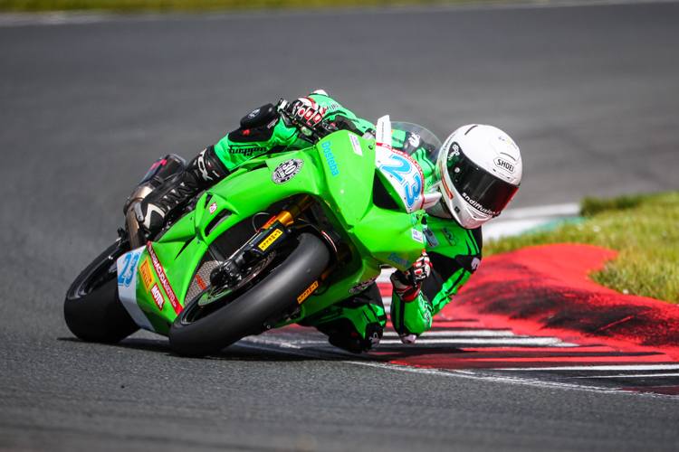 Valentin Debise sichert sich in einem chaotischen Rennen seinen ersten IDM SSP 600-Sieg