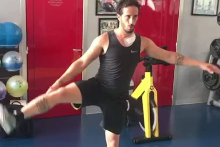 Andrea Dovizioso: Das Pflaster auf dem linken Schlüsselbein erinnert noch an die OP