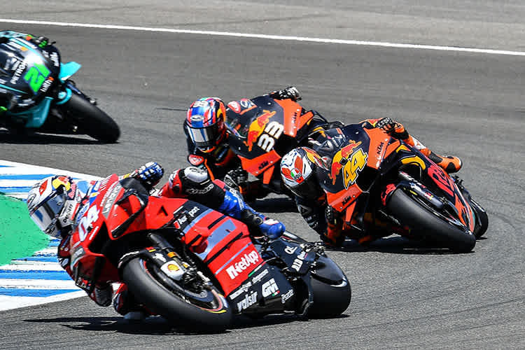 Starkes Debüt: Brad Binder (33) in der Anfangsphase hinter Dovizioso und Pol Espargaró, dahinter Morbidelli 