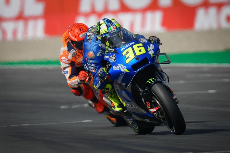 Joan Mir dicht gefolgt von Marc Márquez