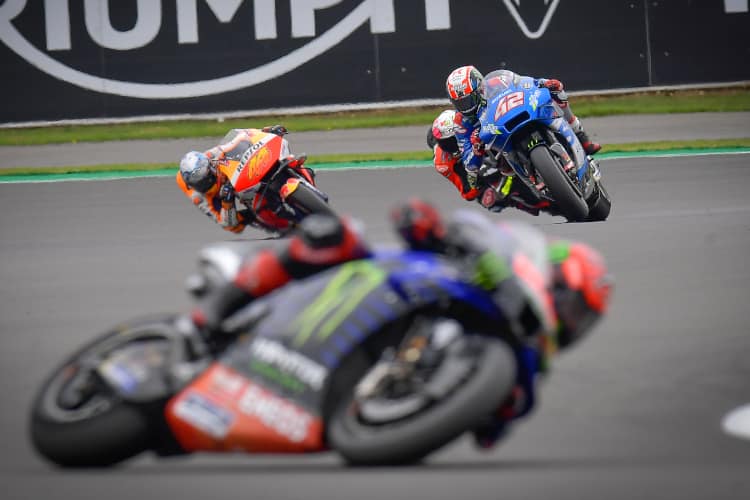 Quartararo fährt vorneweg, dahinter Rins, Aleix und Pol Espargaró