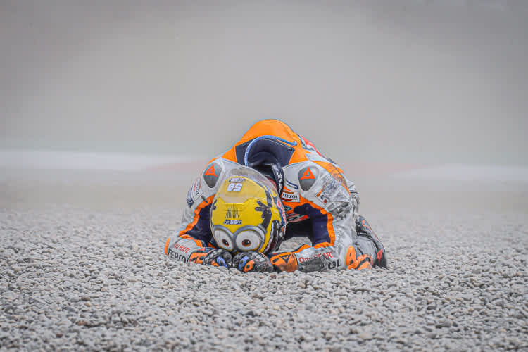 Pol Espargaró im Kiesbett des Circuit de Barcelona-Catalunya