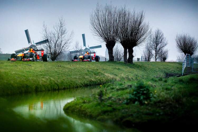Max Verstappen und Alex Albon düsten vor dem Lockdown noch in F1-Rennern nach Zandvoort