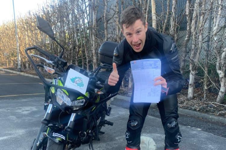 Jonathan Rea hat endlich den Führerschein!