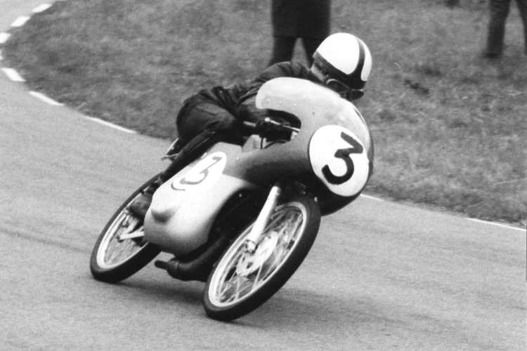 Ernst Degner 1962 auf einer 50-ccm-Suzuki