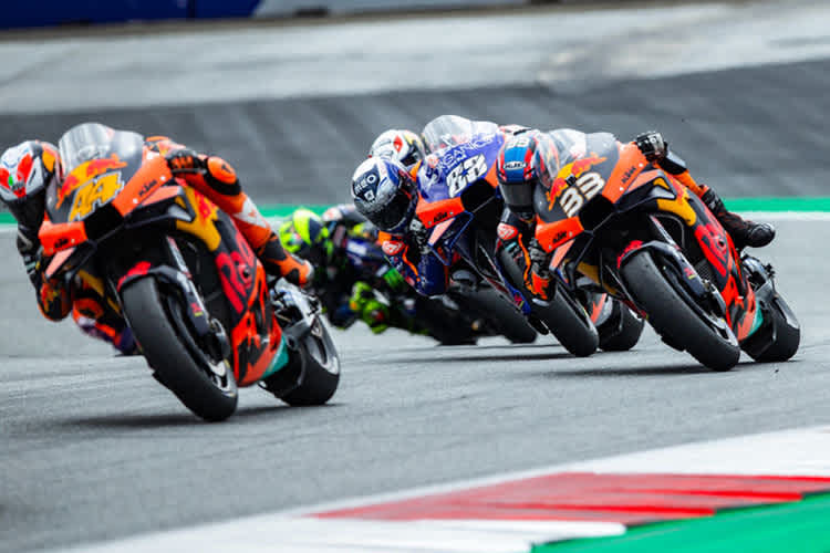 KTM vorne dabei: Pol Espargaró (44) vor Binder  (33) und Oliveira