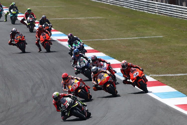 Die Verfolgergruppe: Aleix Espargaró (41) vor Márquez, Pol Espargaró, Lecuona (27), Martin und Alex Márquez (73)