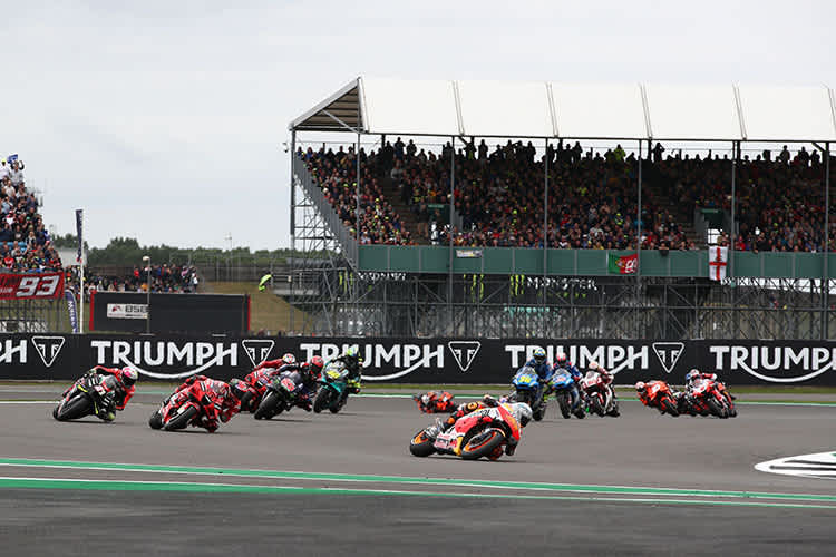 Pol Espargaró stprmte nach dem Start an die Spitze