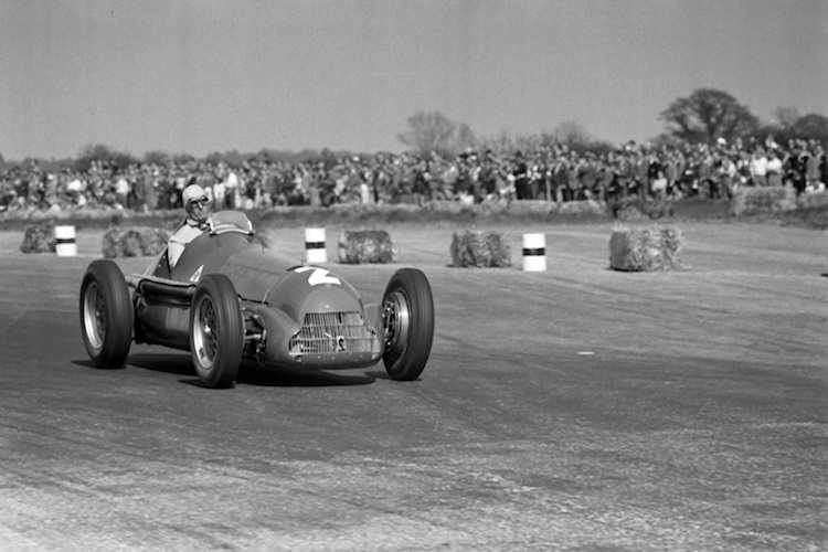 Giuseppe Farina mit seiner Alfetta