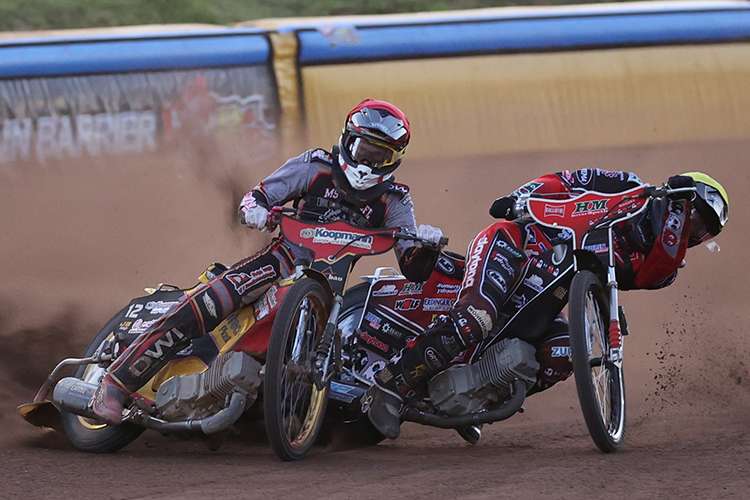 Lukas Fienhage (li.) gegen Michael Härtel