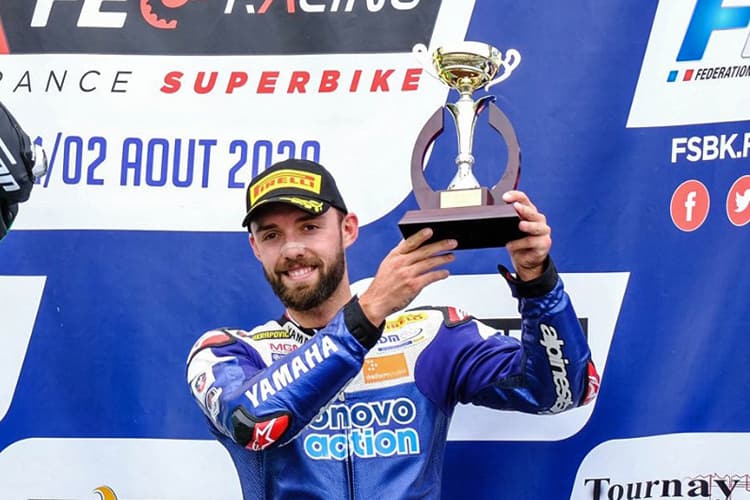 Jonas Folger holt sich zwei Pokale ab