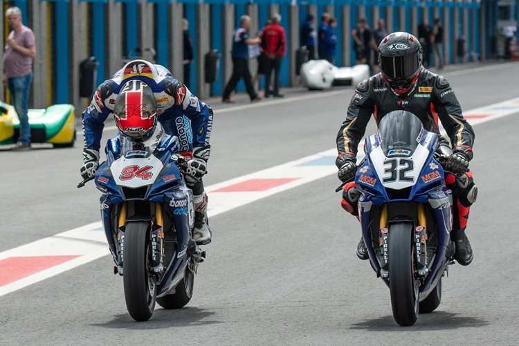 Marc Moser (re.) mit Teamkollege Jonas Folger