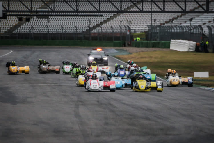 Die IDM Seitenwagen fahren in Oschersleben ihre letzten beiden Läufe
