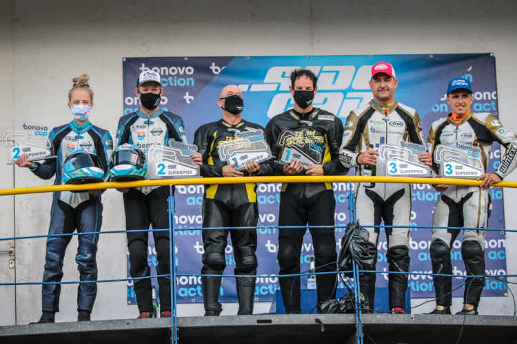 Markus Schlosser/Marcel Fries (Mitte) holten sich den Gesamtsieg