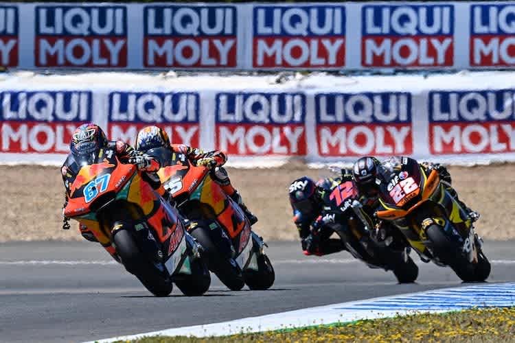 Remy Gardner vor Teamkollege Rául Fernández