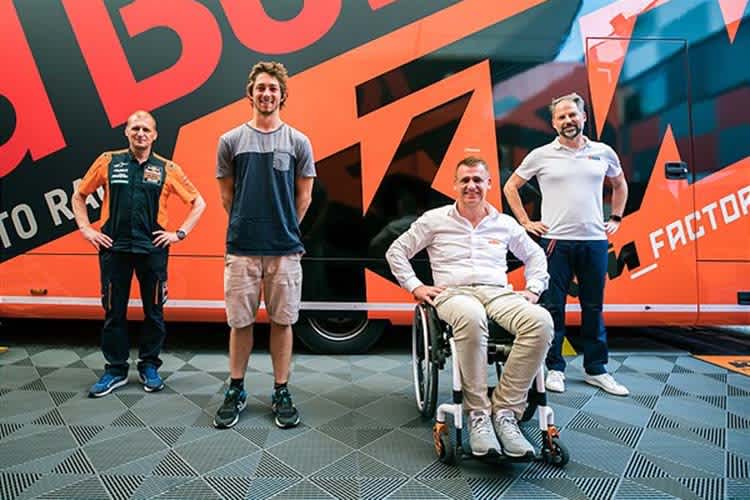 Das neue Team: Ajo, Gardner, Beirer und KTM-Manager Hainbach