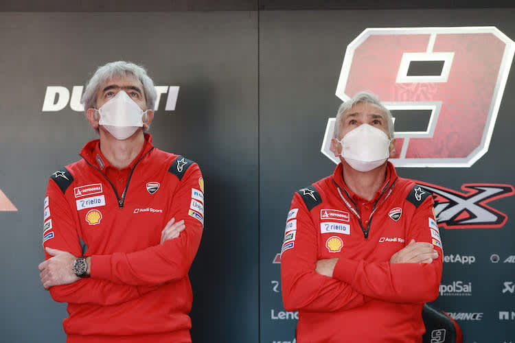 Gigi Dall'Igna, General Manager von Ducati Corse, mit Ducati-Teammanager Davide Tardozzi