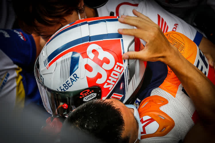 Sachsenring-König Marc Márquez wurde von seiner Honda-Mannschaft gefeiert