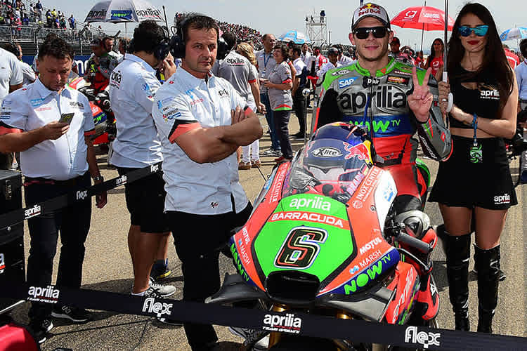 2016: Fausto Gresini (ganz links) und Stefan Bradl am Grid