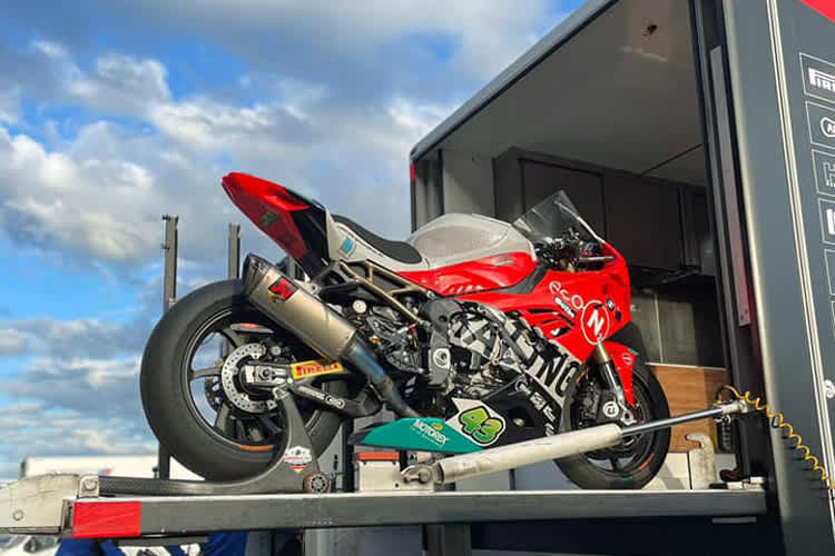 Einpacken für die Fahrt nach Most