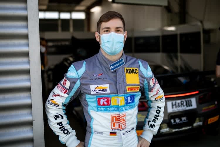 Markus Pommer im Rennanzug von Callaway Competition