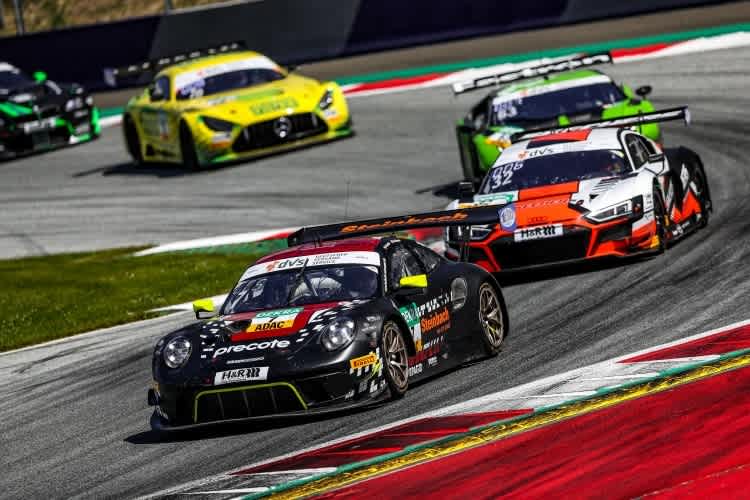 Porsche 911 GT3 R vor Audi R8 LMS im ADAC GT Masters