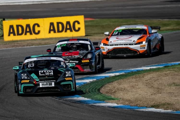 Vorne: Der Porsche 718 Cayman GT4 vom Team Speed Monkeys