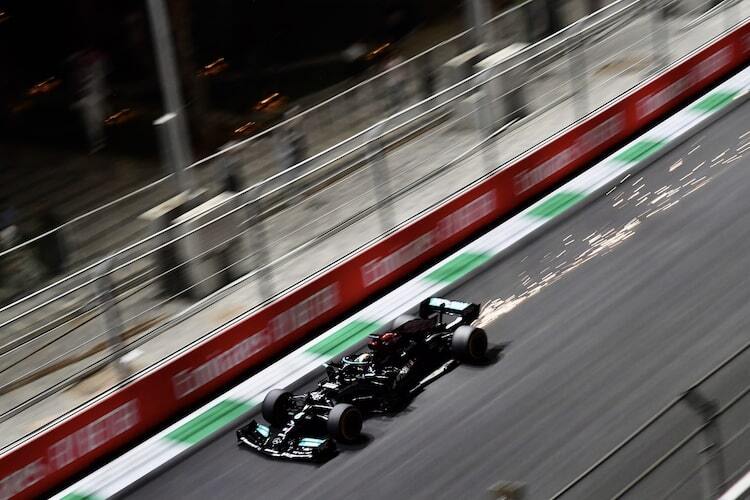 Lewis Hamilton: Ein Zeichen für den verstorbenen Chadwick Boseman