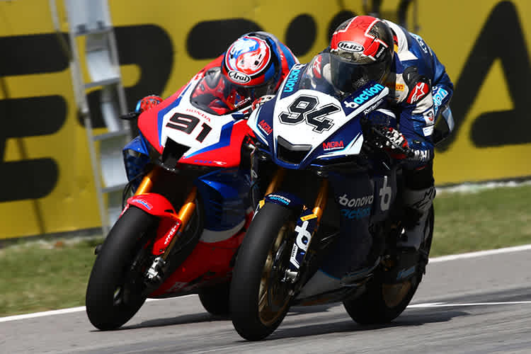 Jonas Folger (94) gegen Leon Haslam