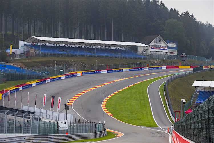 Das Klubhaus oben rechts musste dem Fortschritt weichen